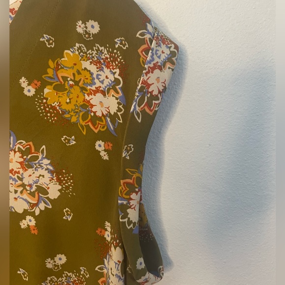 Women’s Loft Outlet Floral Print Green Short Sleeve Blouse Size Medium - Picture 4 of 11